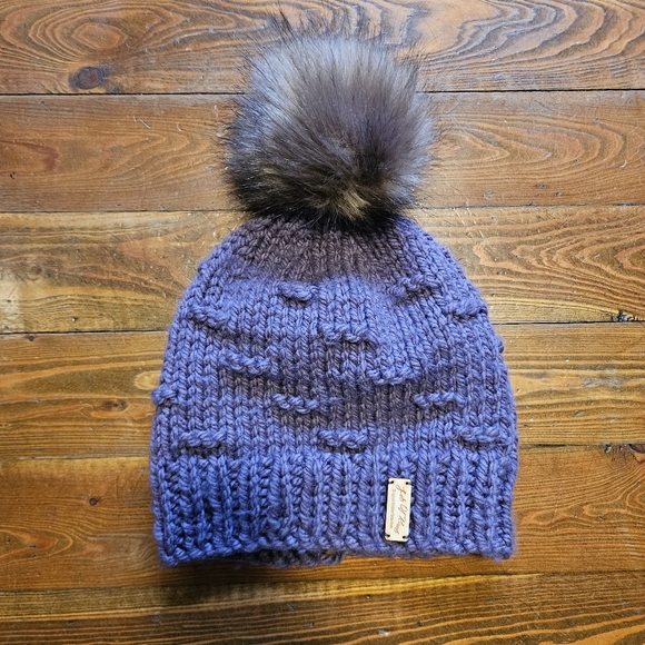 LOTS OF KNOTS Toque - Picture 1 of 1